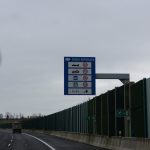 Straßenschild mit Geschwindigkeiten an der tschechischen Grenze
